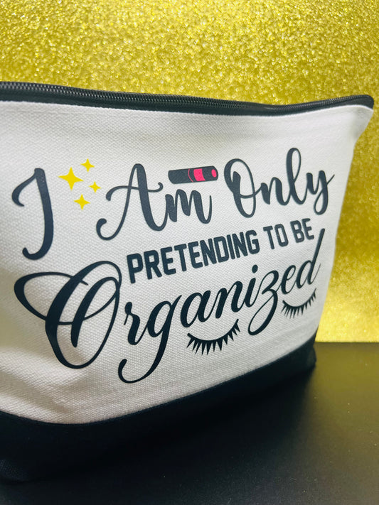 Pretending to Organized Make Up Bag